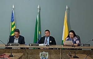 Debates Acalorados na C�mara: Adiamento do C�nio Fest e Proposta de Osmano Moura Agitam Sess�o